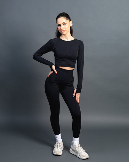 Woman wearing black high-waisted seamless leggings and sports bralette – figure-hugging push-up leggings for gym and everyday wear